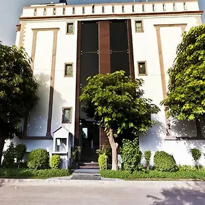 Maxfort Greenwood Hotel Gurgaon